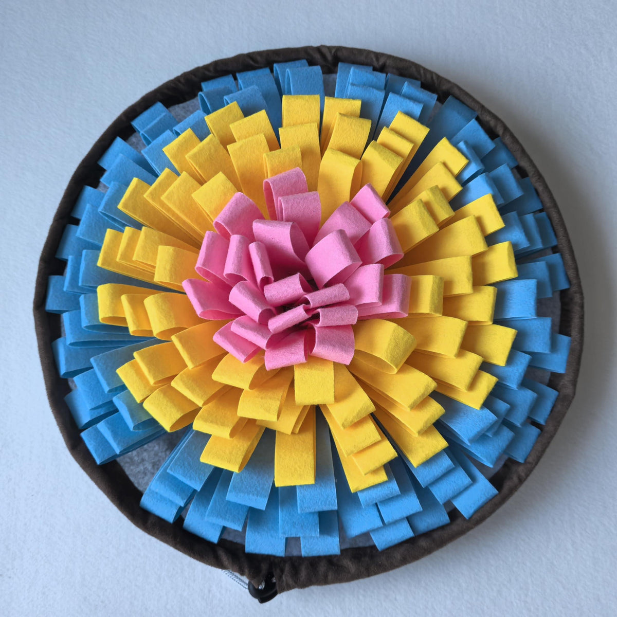 Snuffle Mat for Dogs Adjustable Interactive Puzzle Toy for Large & Small Breed Slow Feeder for Mental Stimulation & Stress Relief Encourages Natural Foraging Ideal for Indoor & Outdoor Use
